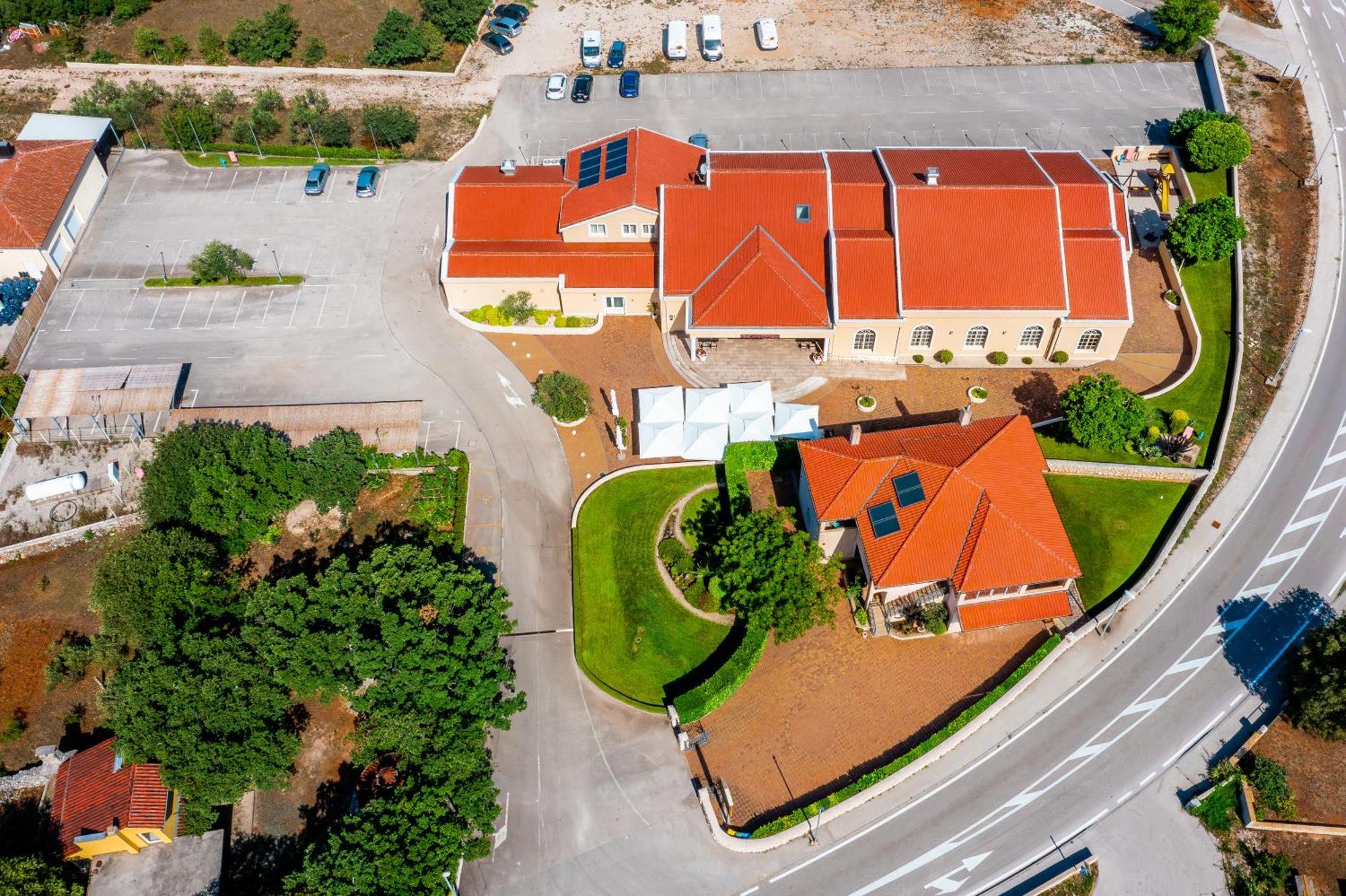 Guest Accommodation Atrium Gulin Lozovac Ngoại thất bức ảnh