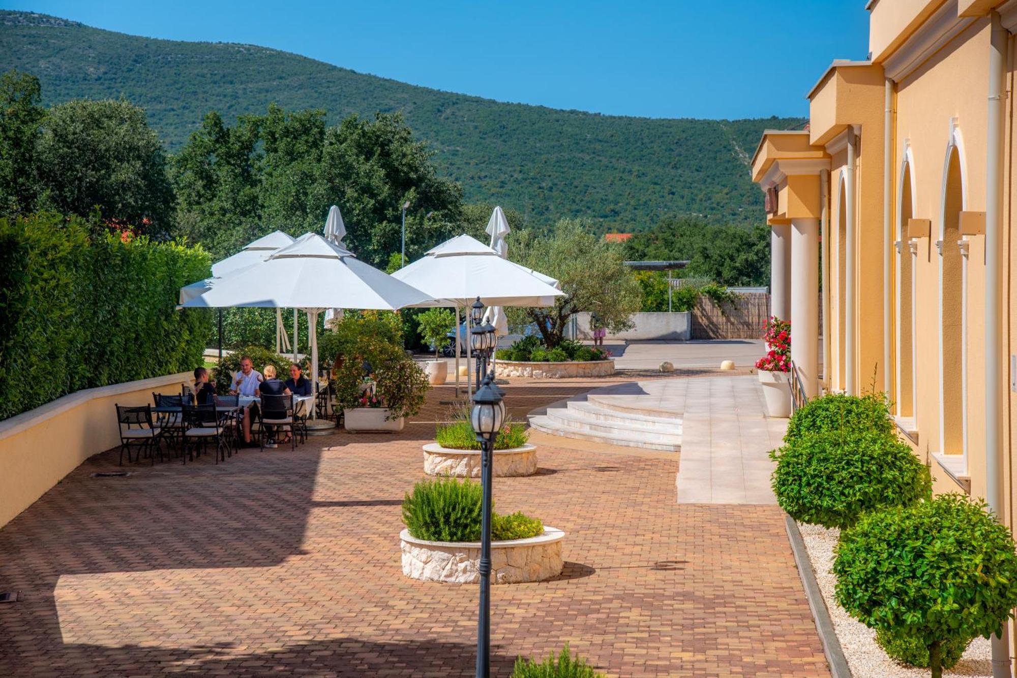 Guest Accommodation Atrium Gulin Lozovac Ngoại thất bức ảnh