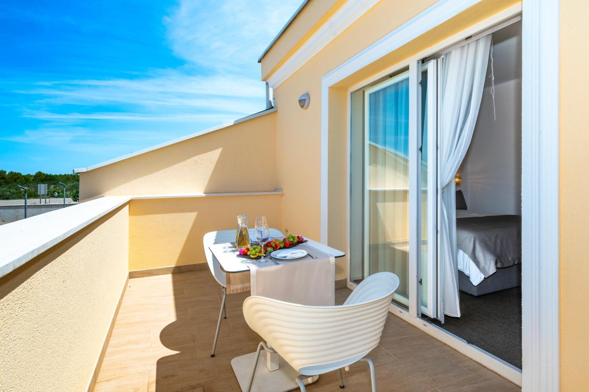 Guest Accommodation Atrium Gulin Lozovac Ngoại thất bức ảnh