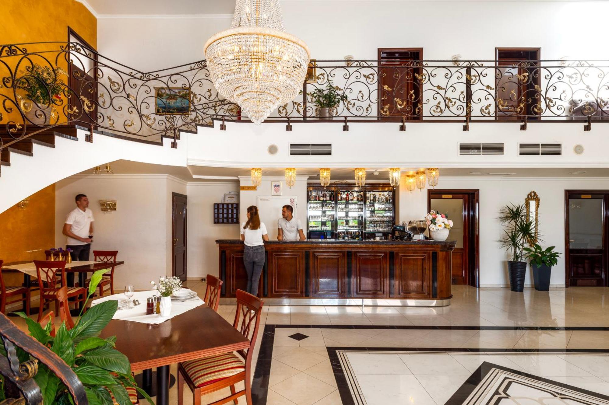 Guest Accommodation Atrium Gulin Lozovac Ngoại thất bức ảnh