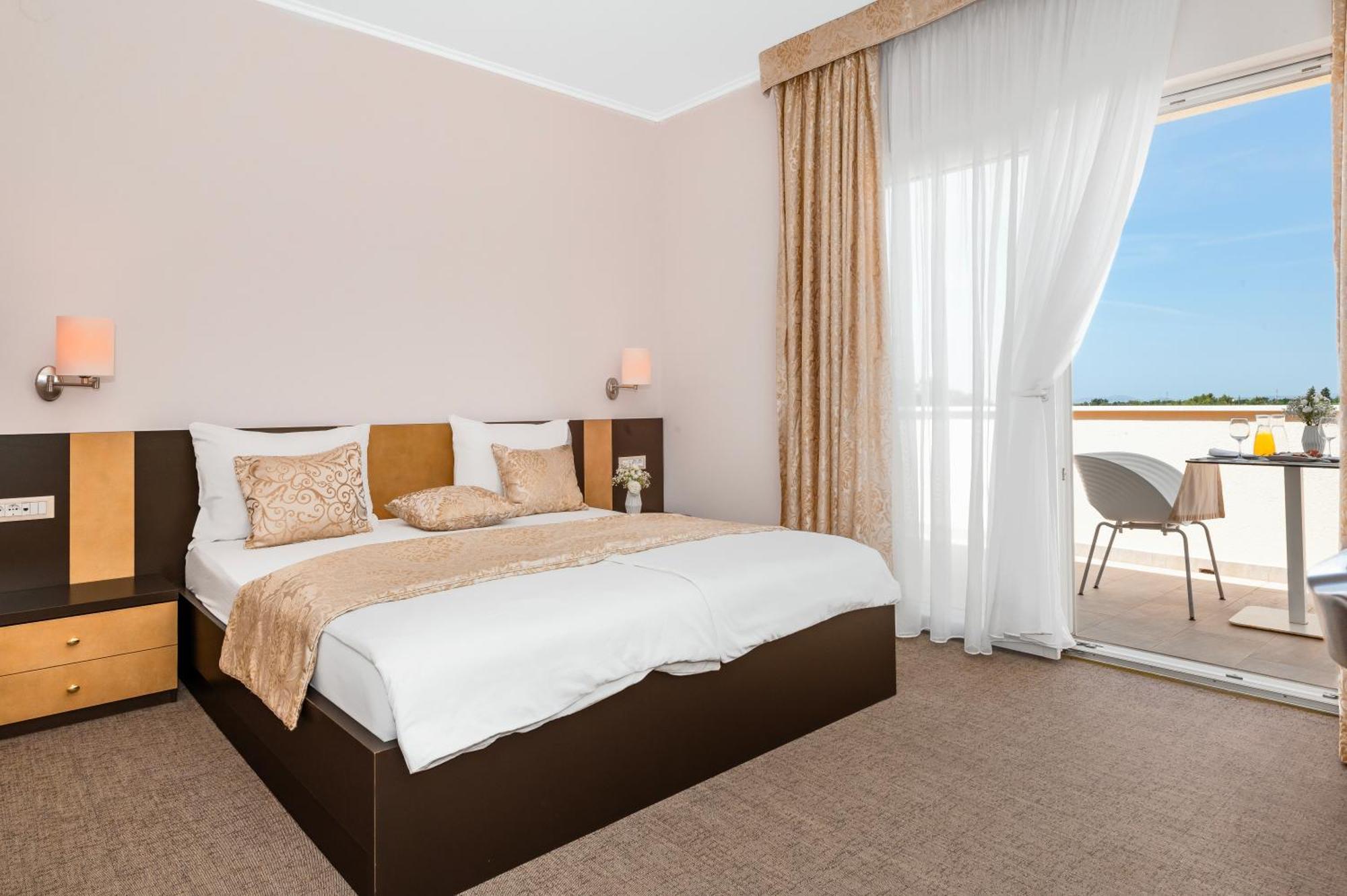 Guest Accommodation Atrium Gulin Lozovac Ngoại thất bức ảnh