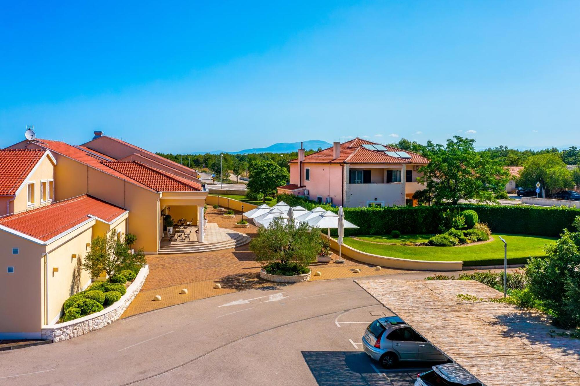 Guest Accommodation Atrium Gulin Lozovac Ngoại thất bức ảnh