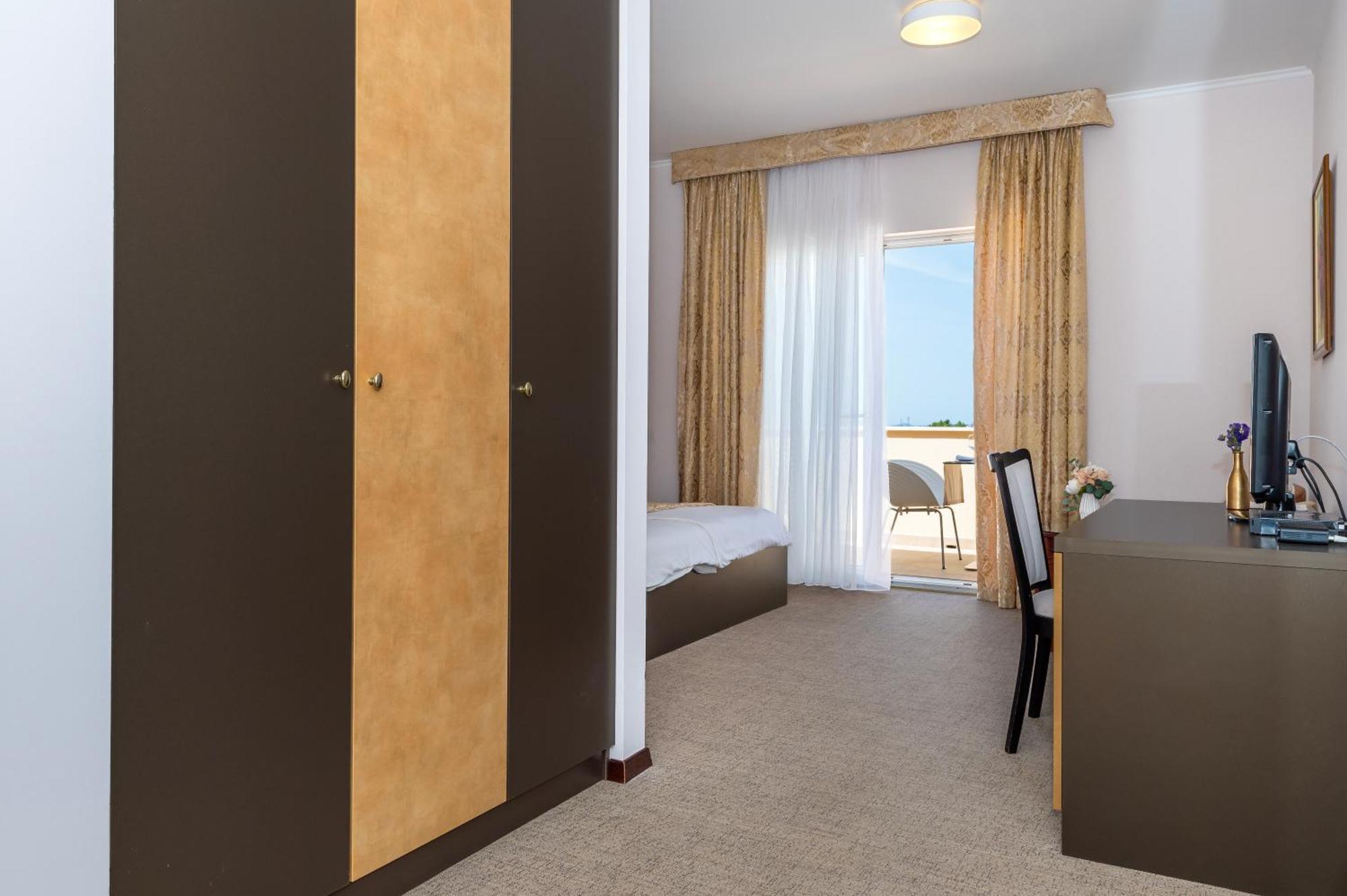 Guest Accommodation Atrium Gulin Lozovac Ngoại thất bức ảnh