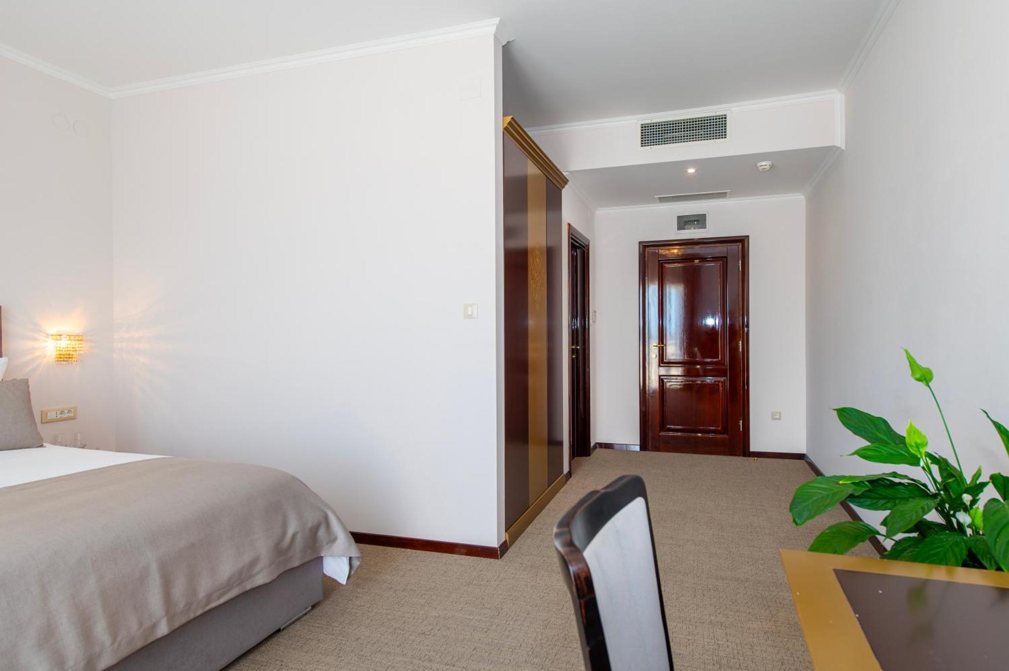Guest Accommodation Atrium Gulin Lozovac Ngoại thất bức ảnh