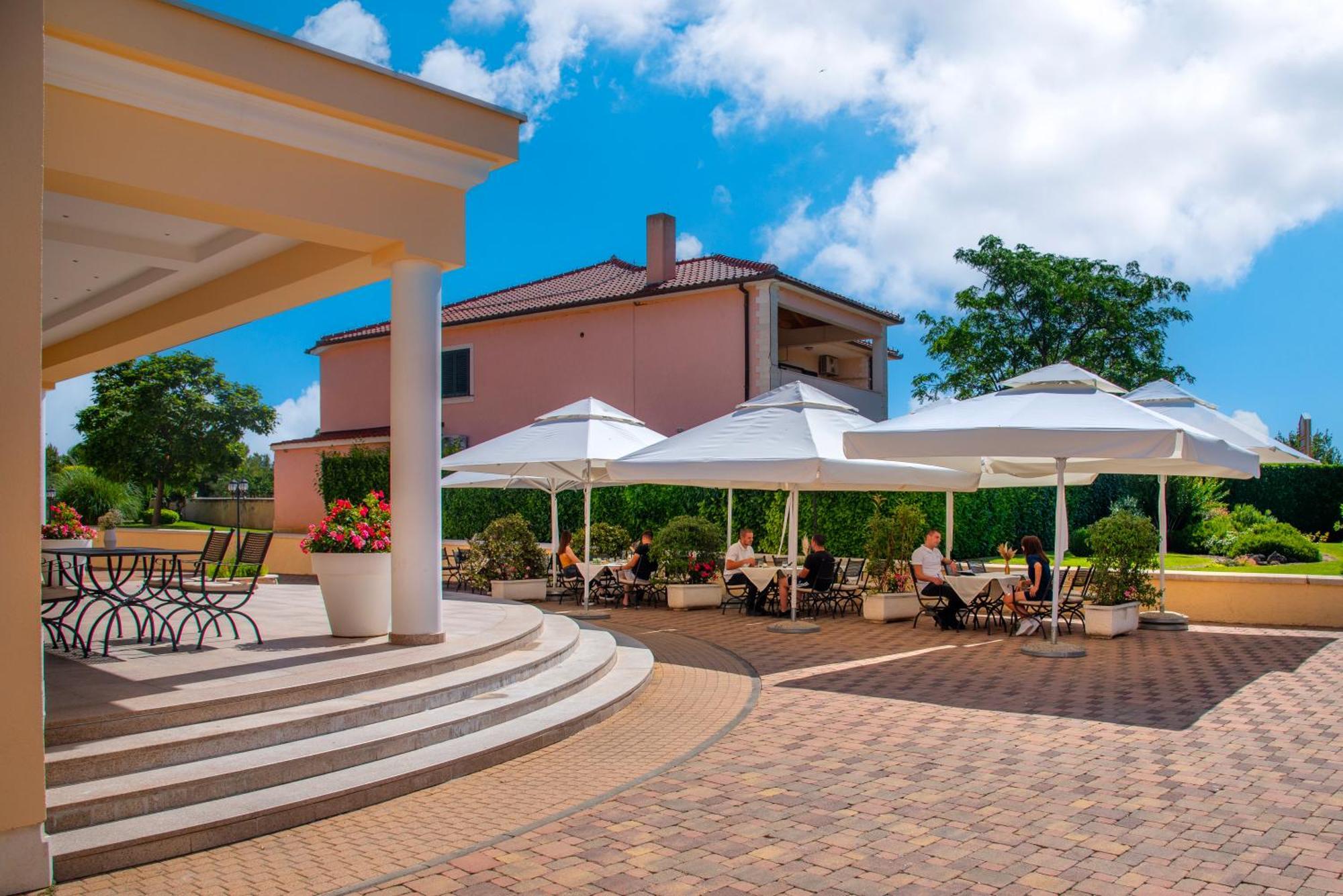 Guest Accommodation Atrium Gulin Lozovac Ngoại thất bức ảnh